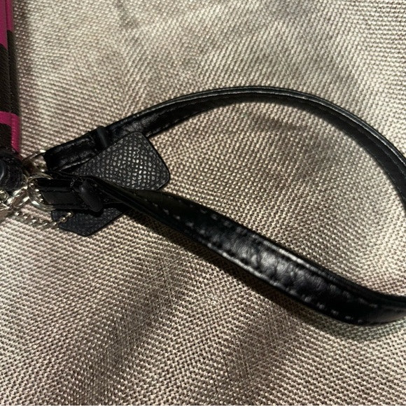 Coach Ocelot Coach Print Corner Zip Wristlet F64238 - Picture 6 of 9